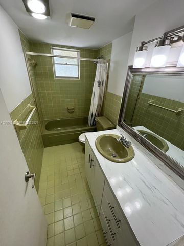 2825 NE 201st Ter M215, Aventura, FL 33180