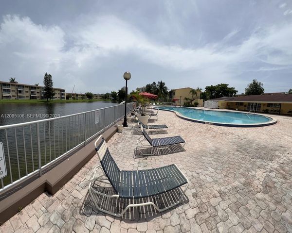 2825 NE 201st Ter M215, Aventura, FL 33180