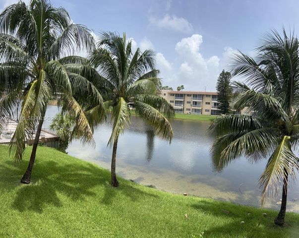 2825 NE 201st Ter M215, Aventura, FL 33180