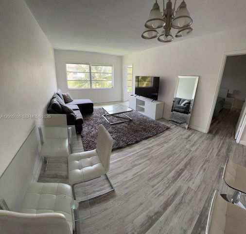 2825 NE 201st Ter M215, Aventura, FL 33180