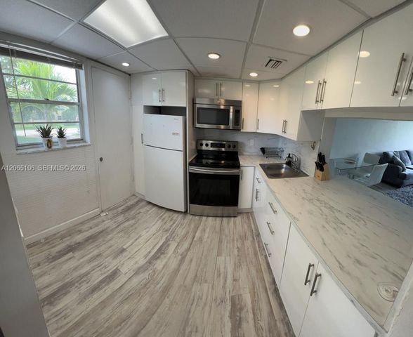 2825 NE 201st Ter M215, Aventura, FL 33180