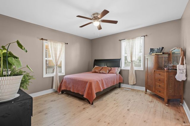 401 W Grissom Avenue, Mitchell, IN 47446