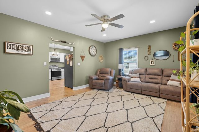 401 W Grissom Avenue, Mitchell, IN 47446