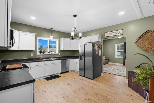 401 W Grissom Avenue, Mitchell, IN 47446