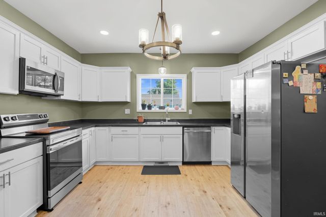 401 W Grissom Avenue, Mitchell, IN 47446