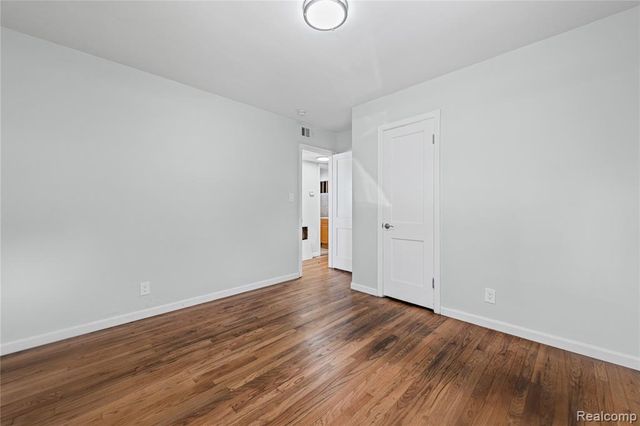 22459 Daniels Street, Saint Clair Shores, MI 48081