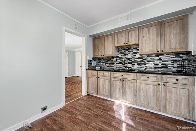 22459 Daniels Street, Saint Clair Shores, MI 48081