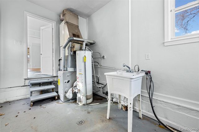 22459 Daniels Street, Saint Clair Shores, MI 48081