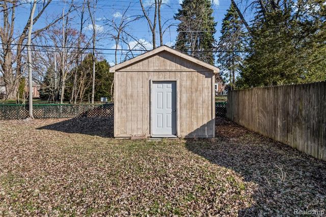 22459 Daniels Street, Saint Clair Shores, MI 48081