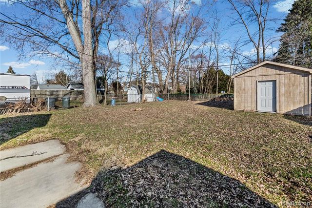 22459 Daniels Street, Saint Clair Shores, MI 48081