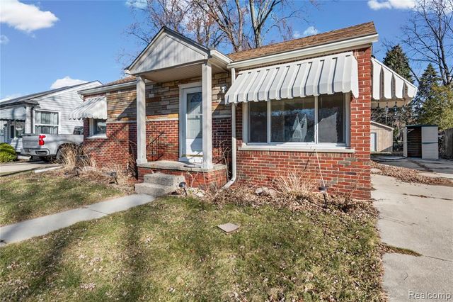 22459 Daniels Street, Saint Clair Shores, MI 48081