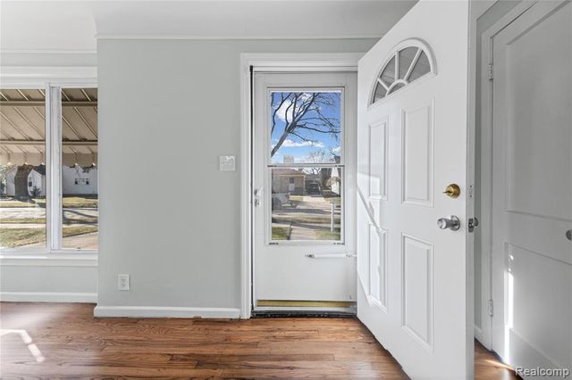 22459 Daniels Street, Saint Clair Shores, MI 48081