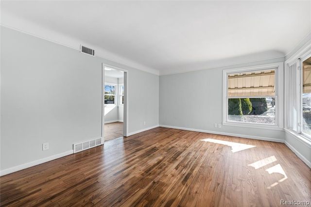 22459 Daniels Street, Saint Clair Shores, MI 48081