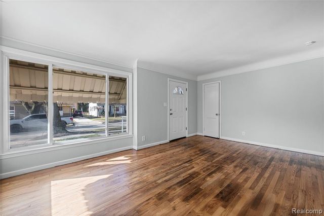 22459 Daniels Street, Saint Clair Shores, MI 48081