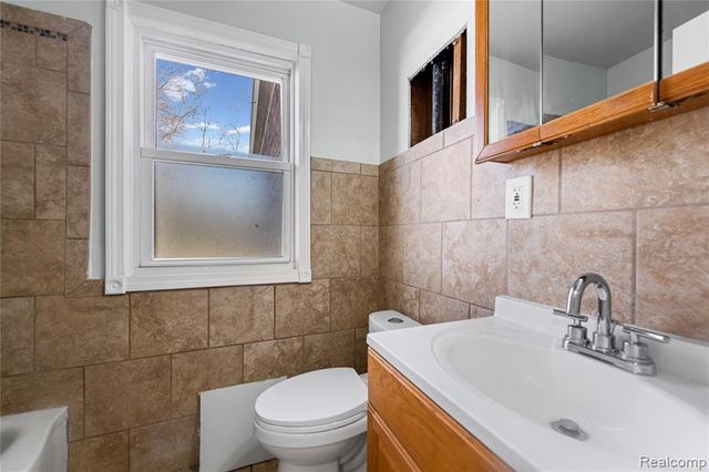 22459 Daniels Street, Saint Clair Shores, MI 48081