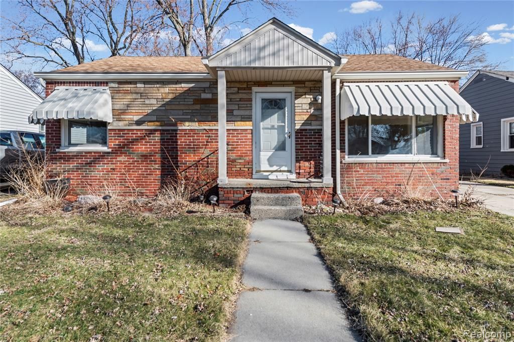 22459 Daniels Street, Saint Clair Shores, MI 48081