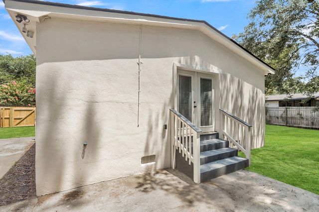1449 S Sherwood Drive, Charleston, SC 29407