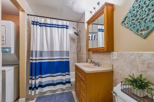 7 Treadway Rd 1, Boston, MA 02125