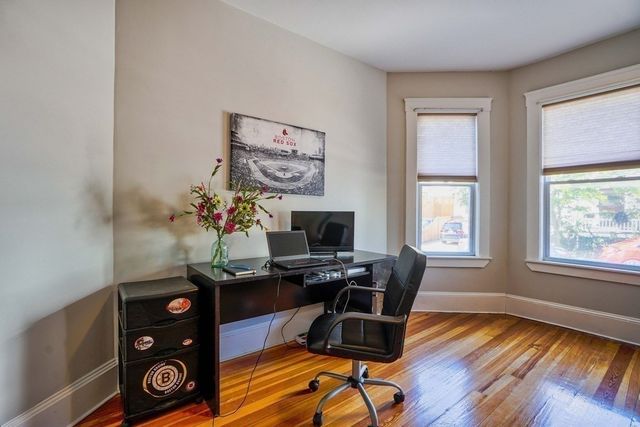 7 Treadway Rd 1, Boston, MA 02125