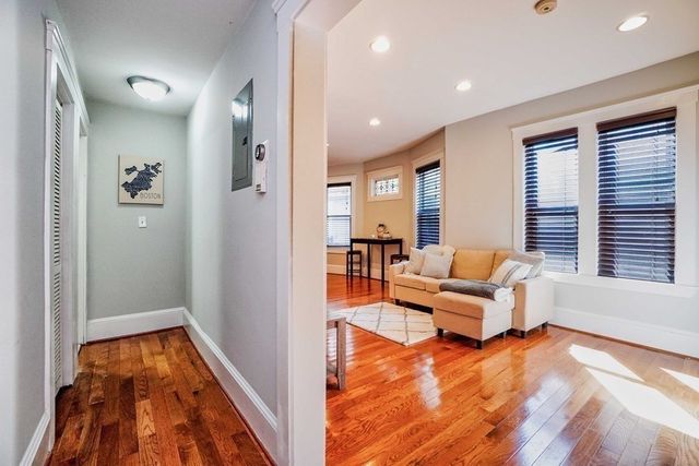 7 Treadway Rd 1, Boston, MA 02125