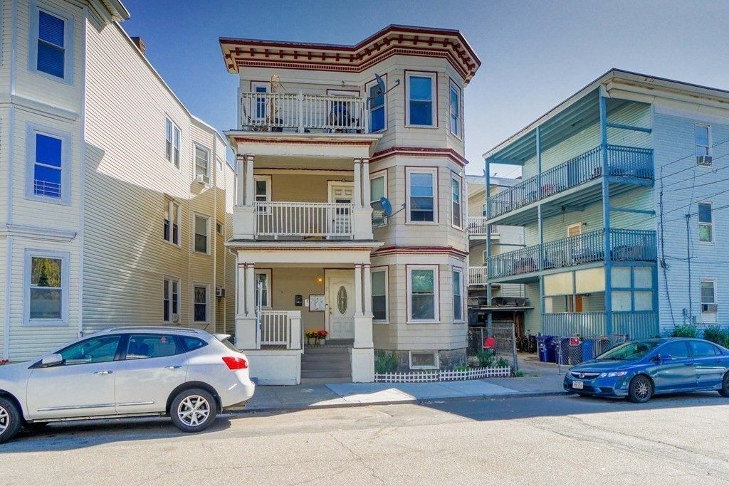 7 Treadway Rd 1, Boston, MA 02125
