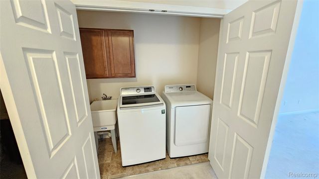 41594 Mitchell Road, Novi, MI 48377