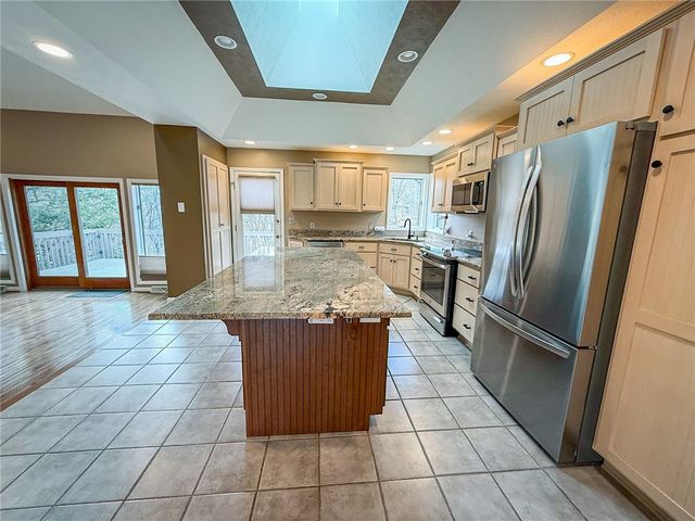 319 Lakewood Dr, Center Twp, PA 16001