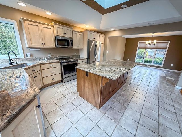 319 Lakewood Dr, Center Twp, PA 16001