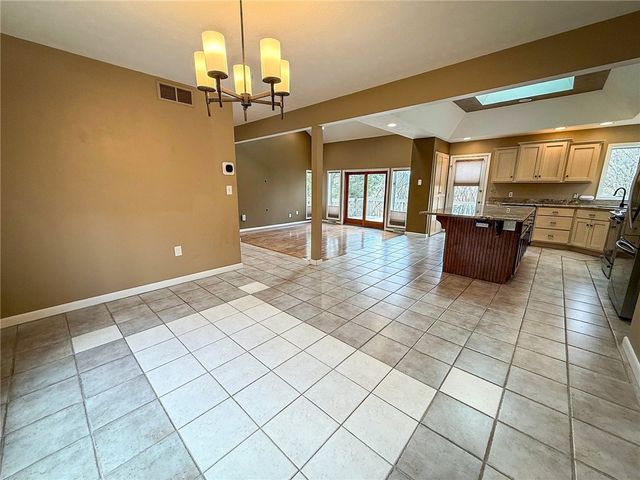 319 Lakewood Dr, Center Twp, PA 16001