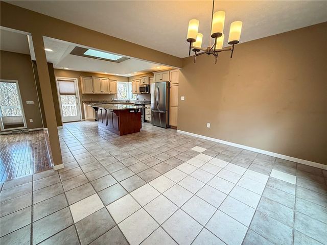 319 Lakewood Dr, Center Twp, PA 16001