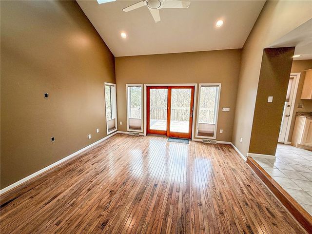 319 Lakewood Dr, Center Twp, PA 16001