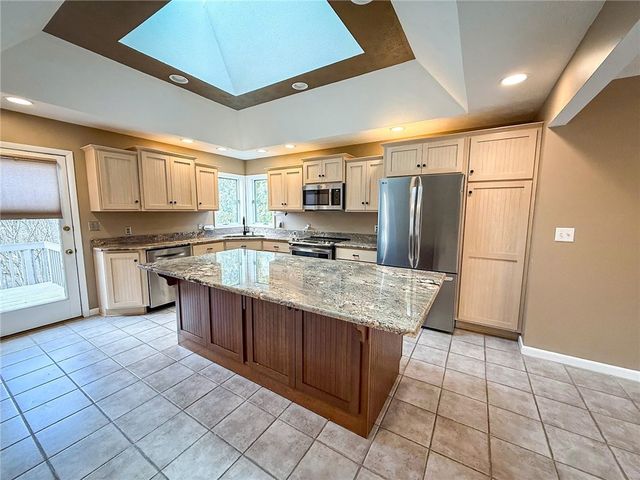 319 Lakewood Dr, Center Twp, PA 16001