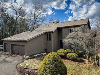 319 Lakewood Dr, Center Twp, PA 16001
