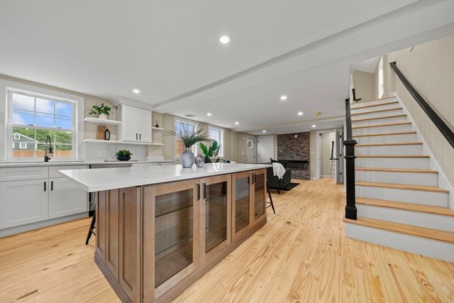 162 High St B, Danvers, MA 01923