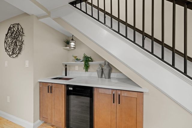 162 High St B, Danvers, MA 01923