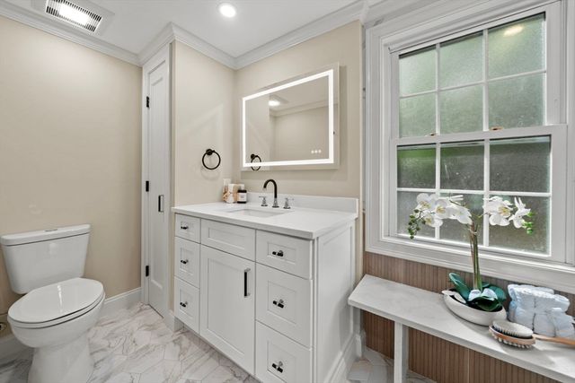 162 High St B, Danvers, MA 01923