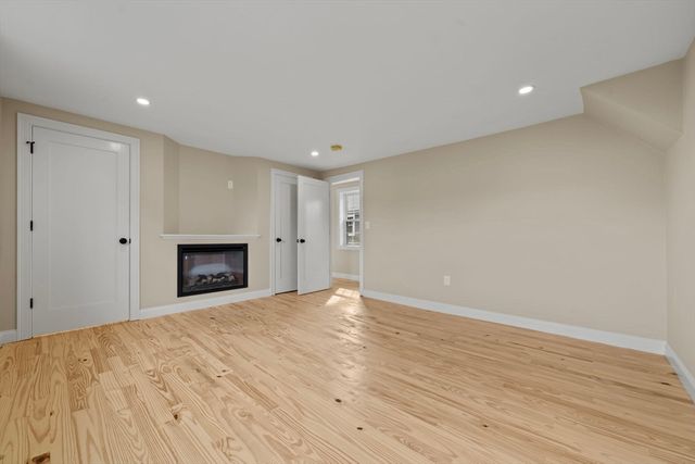 162 High St B, Danvers, MA 01923