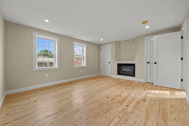162 High St B, Danvers, MA 01923