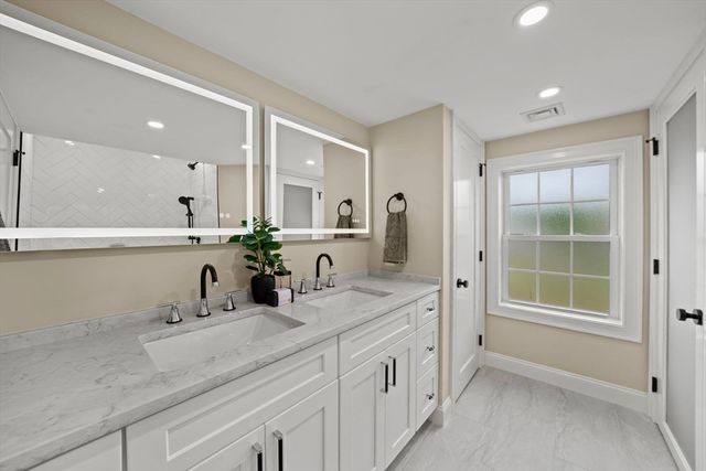 162 High St B, Danvers, MA 01923