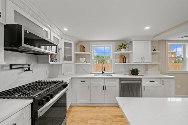 162 High St B, Danvers, MA 01923