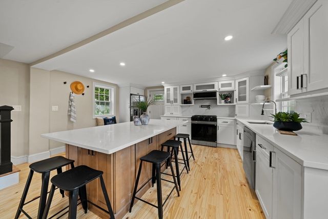 162 High St B, Danvers, MA 01923