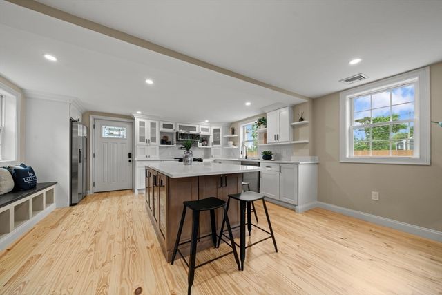 162 High St B, Danvers, MA 01923