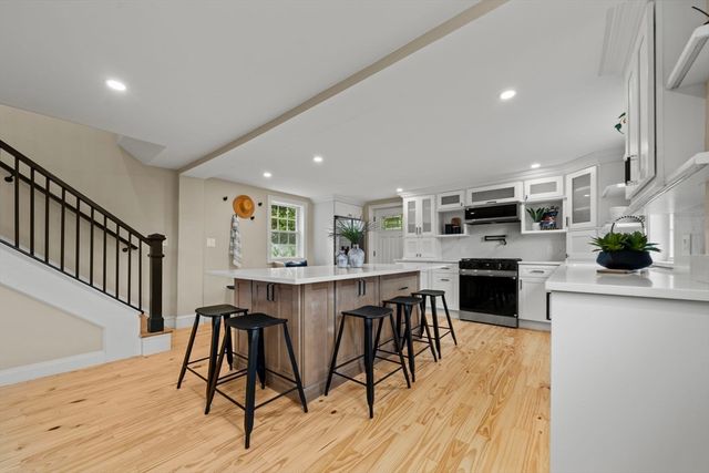 162 High St B, Danvers, MA 01923