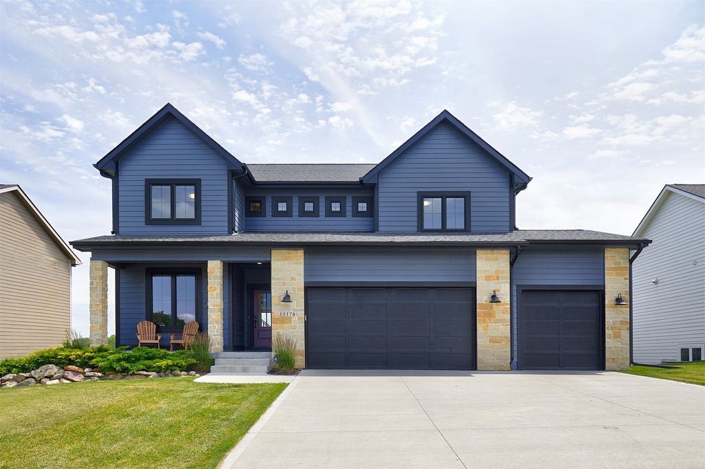11174 Westport Drive, West Des Moines, IA 50266
