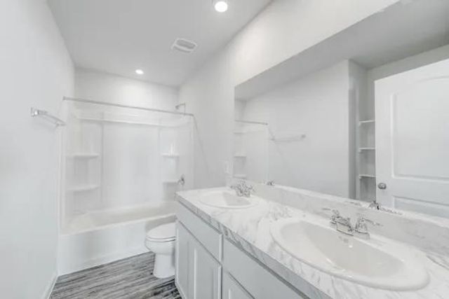 1020 Greenspointe Ave, La Grange, TX 78945