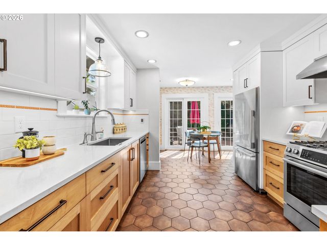 2210 Ne 54TH Ave, Portland, OR 97213