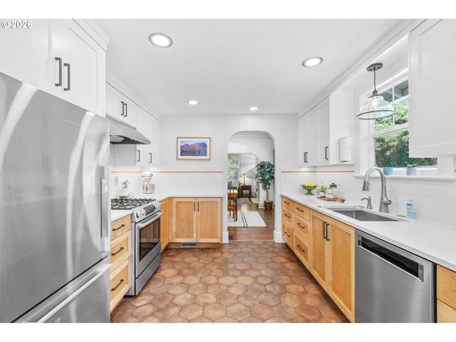 2210 Ne 54TH Ave, Portland, OR 97213
