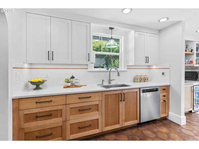 2210 Ne 54TH Ave, Portland, OR 97213
