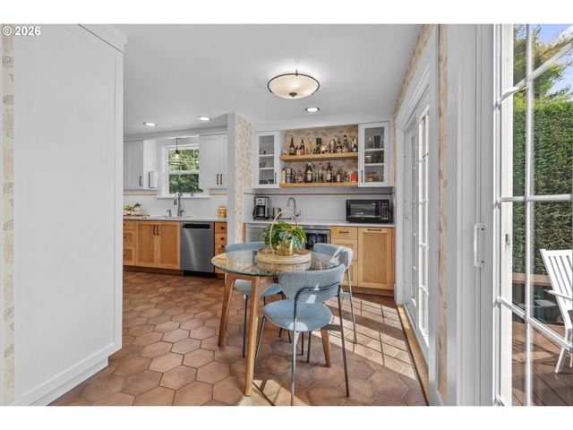 2210 Ne 54TH Ave, Portland, OR 97213