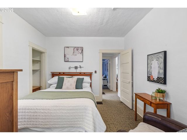 2210 Ne 54TH Ave, Portland, OR 97213